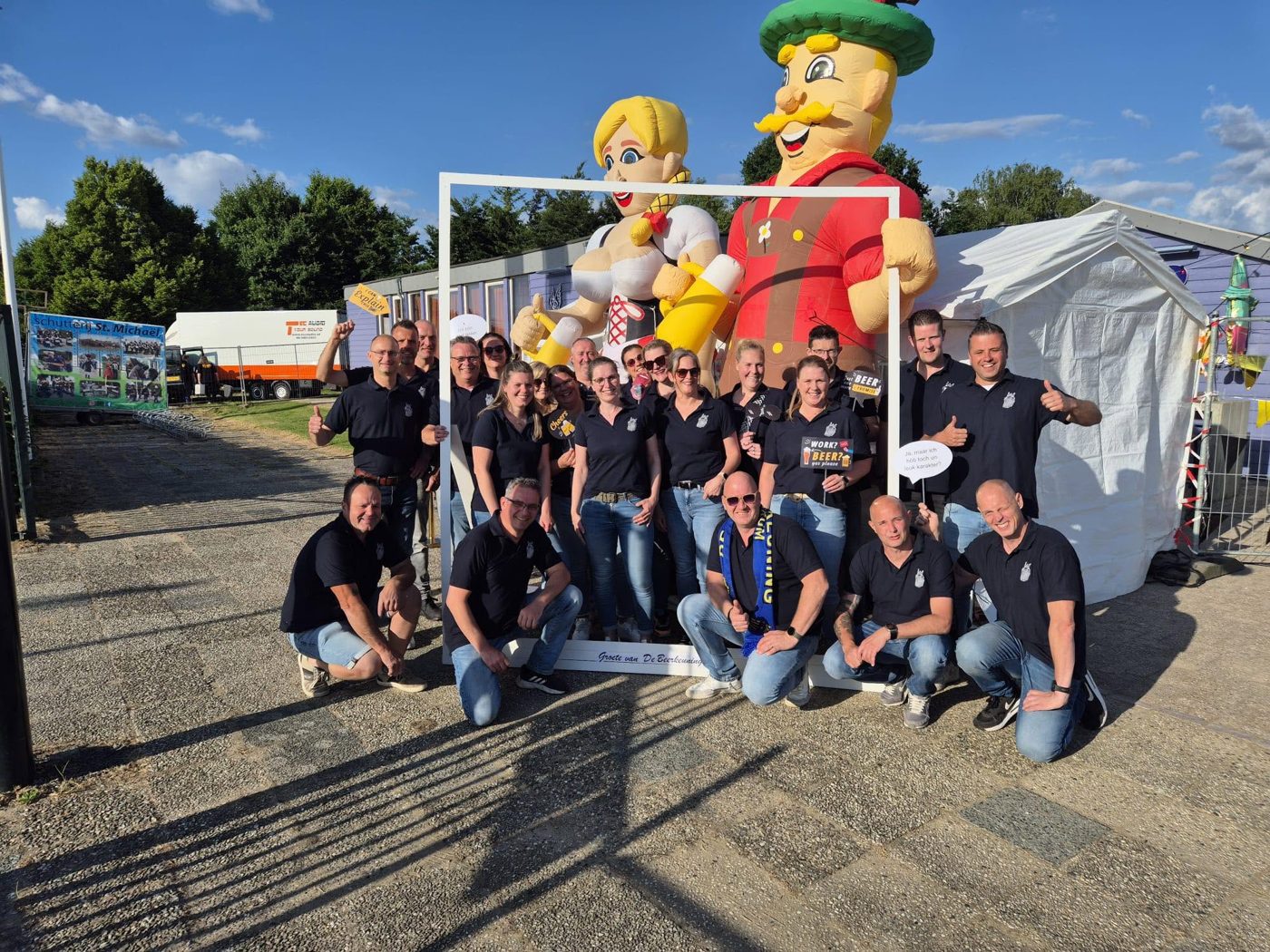 Groepsfoto van de leden van De Beerkeuning